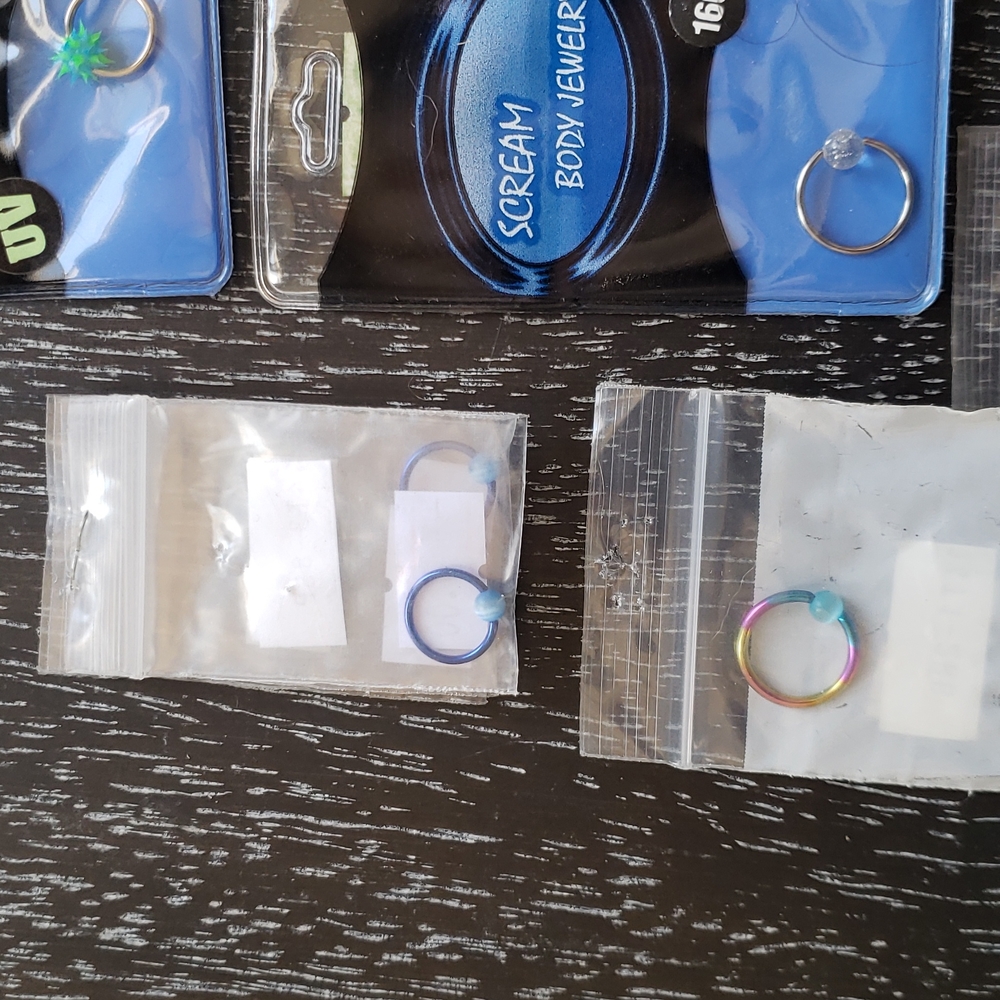 Asst. Body Jewelry eyebrow, captives, and labrets. 30 pieces - Picture 5 of 5
